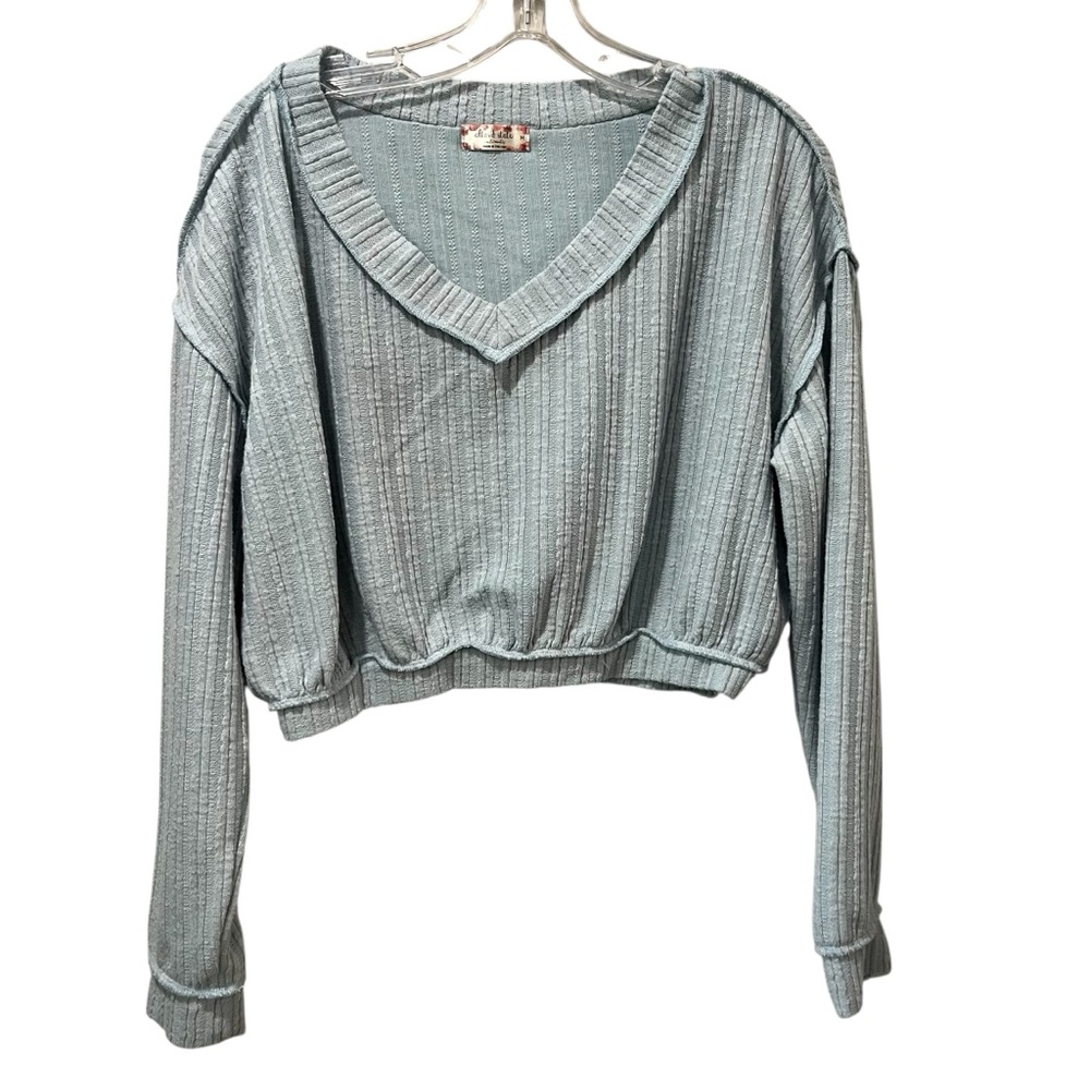 Altar’d State Women’s Size Medium Light Blue Pullover Top Cropped V Neck shirt